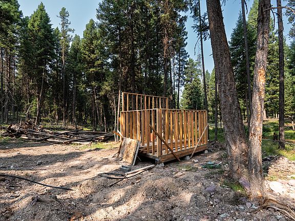 5th image of 701 Evergreen Dr