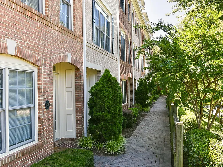 4638 Wilson Blvd — Photo 2