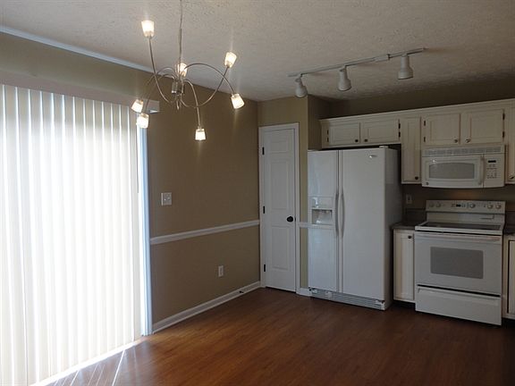 5th image of 32 Rolling Hills Dr