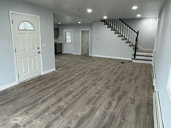 3rd image of 255 Howard St