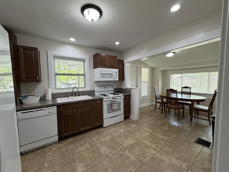 903 E New York Ave — Photo 13