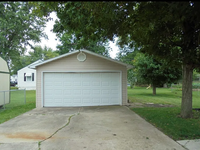 2704 S Macedonia Ave — Photo 8