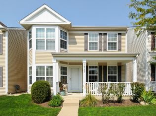 1613 Victoria Park Cir, Aurora, IL 60504