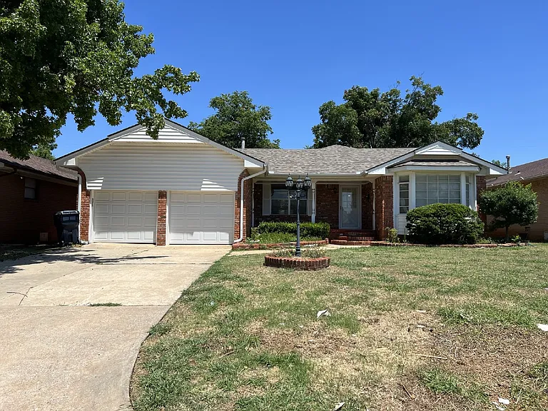 2507 NW 44th St — Photo 3