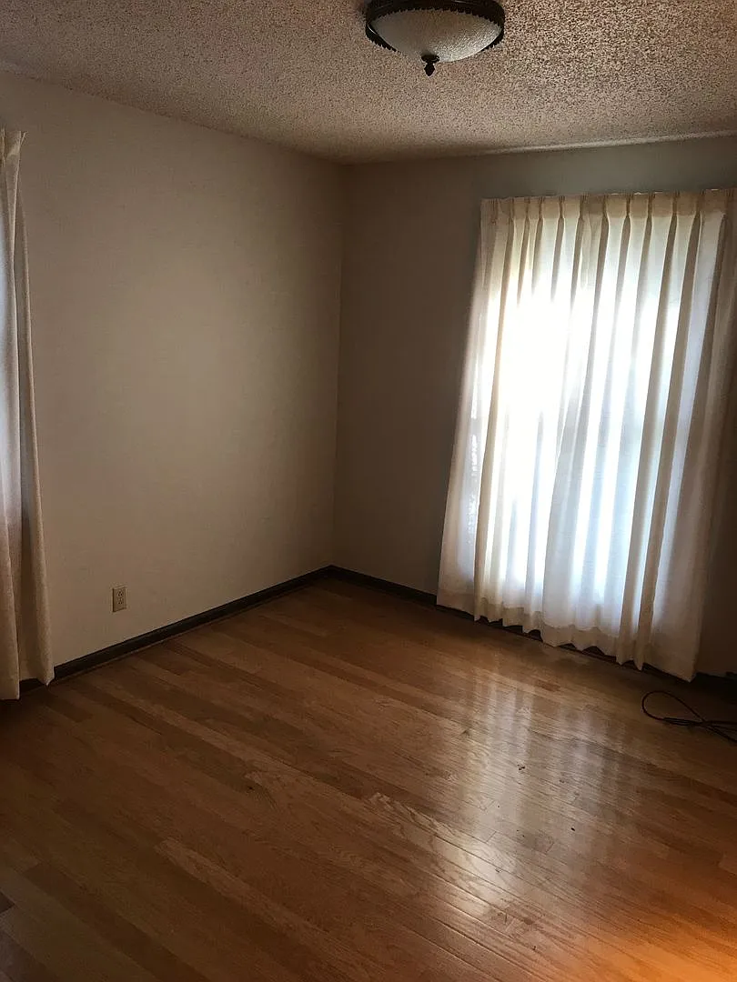 4 Bed home on the Watertown/Lebanon line! — Photo 3