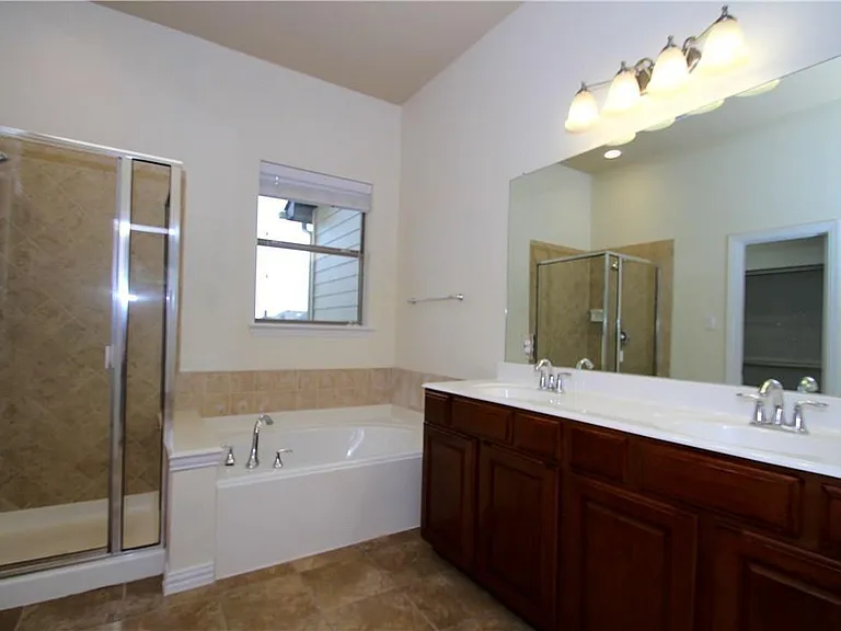 4233 Swan Forest Dr #E — Photo 10