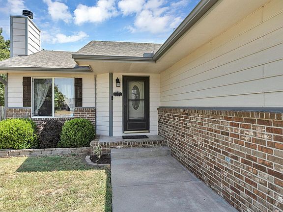 3rd image of 1730 E Winterset Cir