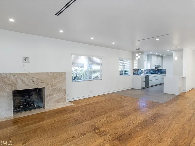15439 Vose St #15439 — Photo 15