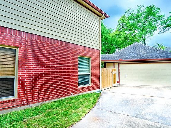 5th image of 1110 Hidden Oaks Dr