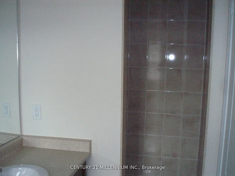 62 Magdalene Cres — Photo 8