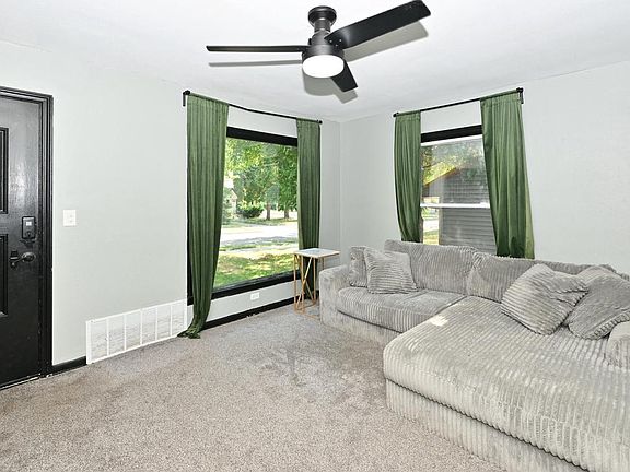 3rd image of 8113 W Townsend STREET