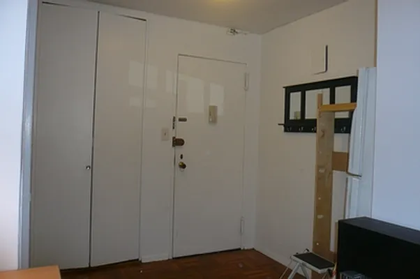 Rented by Akam Sales and Brokerage | media 5