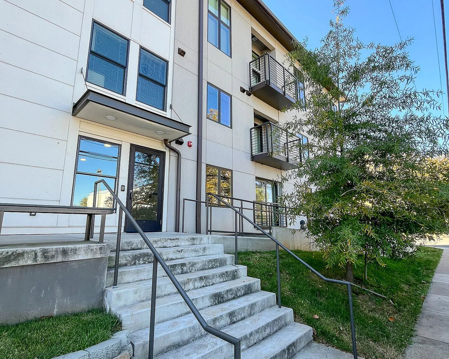 Sunrise Apartments — Photo 1