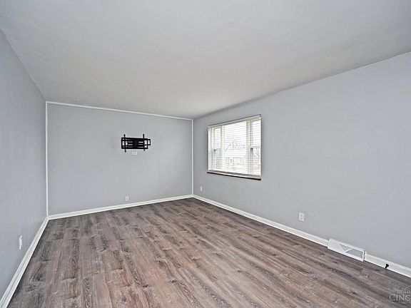 5th image of 1378 Adams Rd