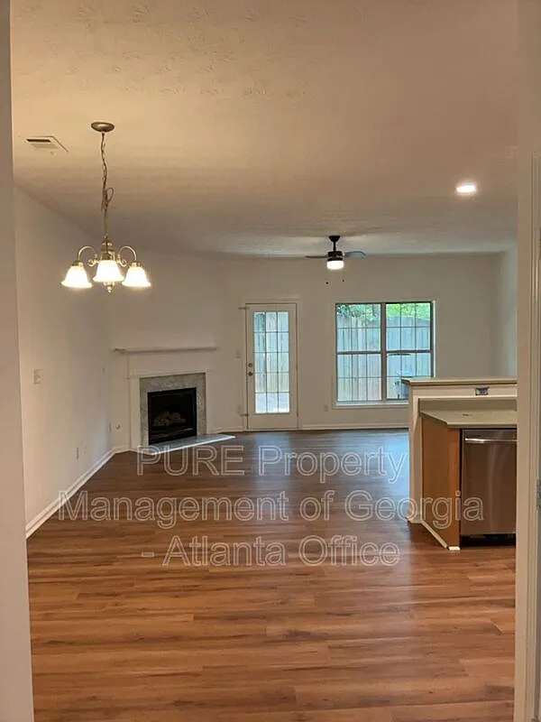 2 bed, 2.5 bath, 1740 sqft, $1,999 — Photo 3
