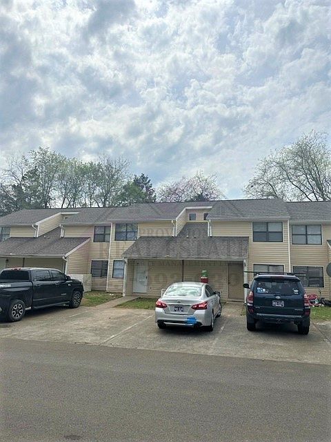 1st image of 661 Village Green Dr NW