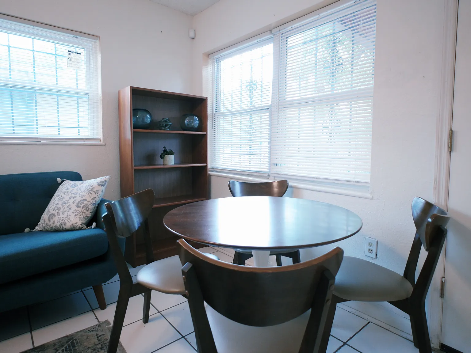 2 bed, 550 sqft, $1,300 — Photo 2