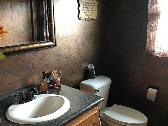 Lower bathroom/laundry 