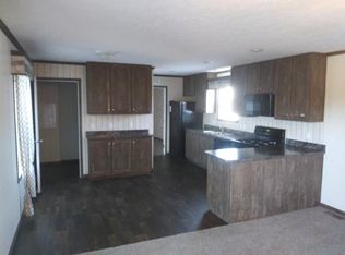 900 Willow Ln, Columbus, MI 48063