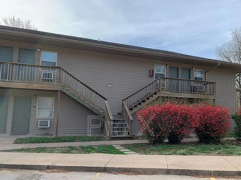 928 N Goetz Blvd #3