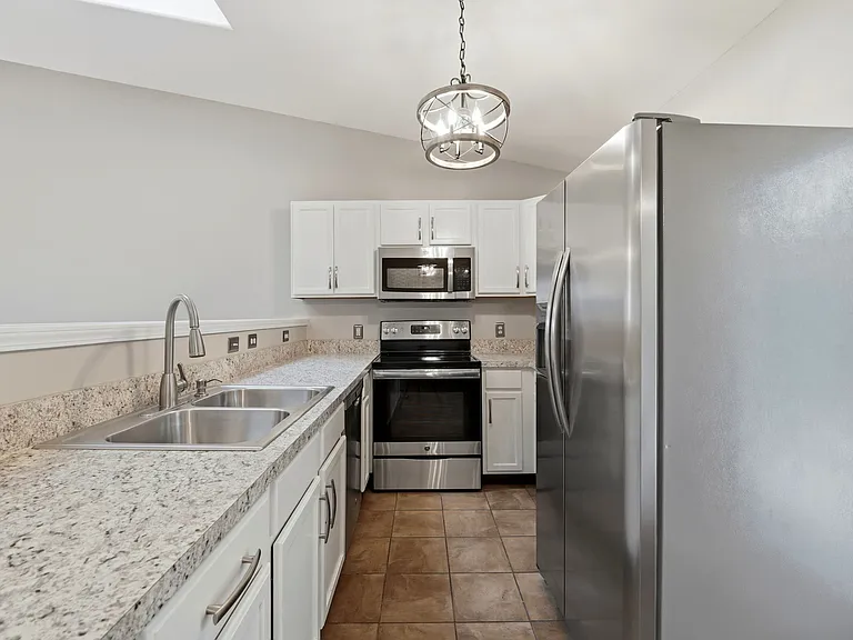 1499 Stonefield Dr — Photo 7
