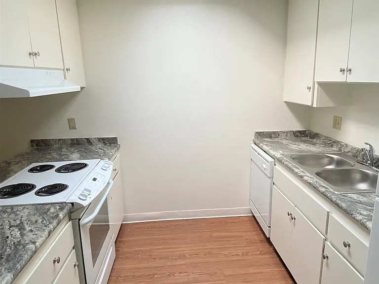 Anniversary Apartments — Photo 9