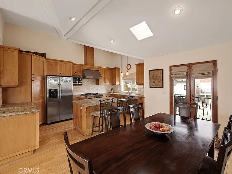 817 Monterey Blvd — Photo 4