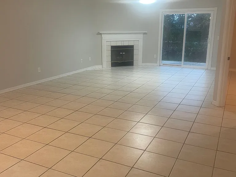 402 Peregrine Ct — Photo 10