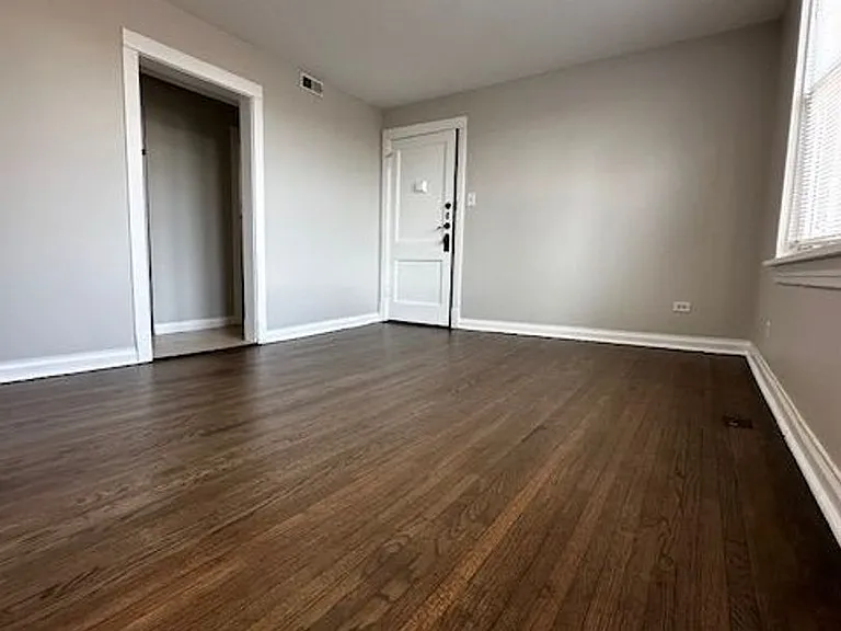 2650 N Springfield Ave — Photo 8