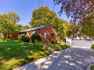 1341 Pleasant View Dr, Des Moines, IA 50315