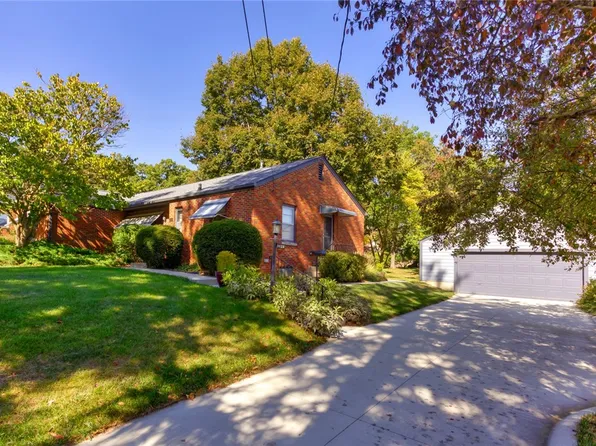 1341 Pleasant View Dr, Des Moines, IA 50315