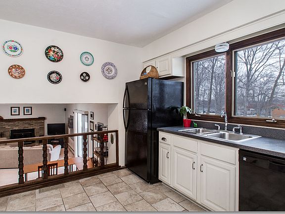 5th image of 4883 Lindsey Ln
