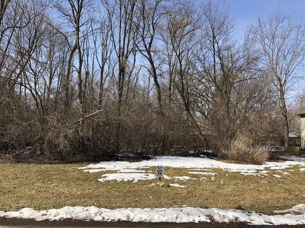 8740 Shade Tree Cir, Crystal Lake, IL 60014