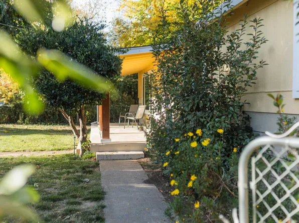 5621 Pleasant View Dr, Anderson, CA 96007