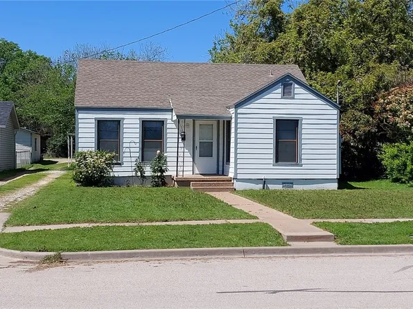 807 N Davis St, West, TX 76691
