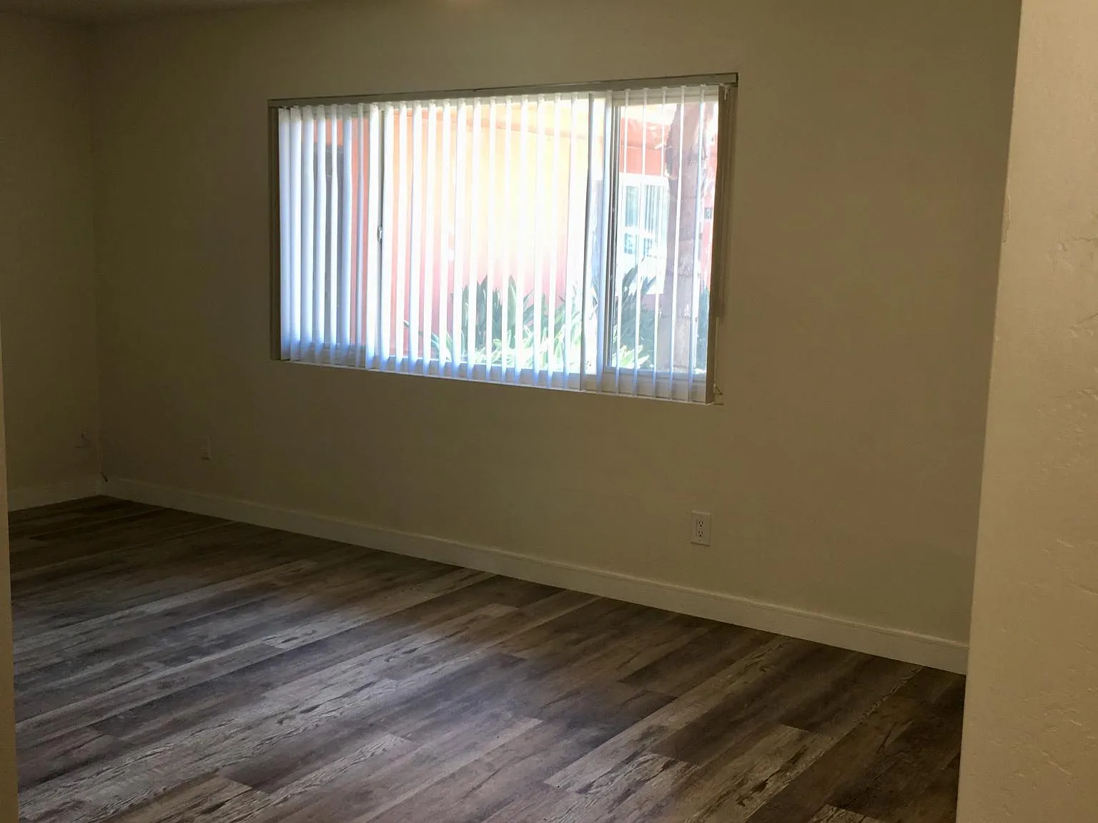Studio, 300 sqft, $1,725 — Photo 4