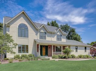 1122 Forseth Dr, Hartland, WI 53029