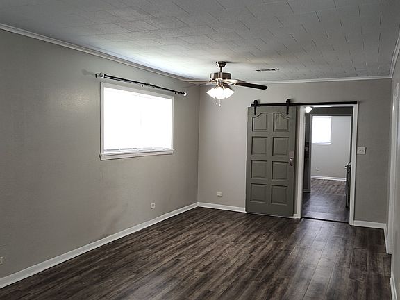 5th image of 921 Marion St