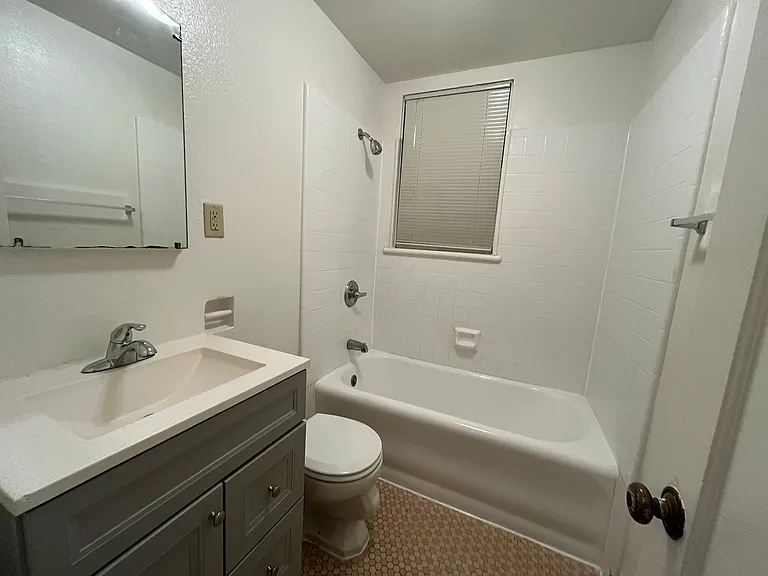 1424 P St #2 — Photo 9