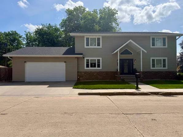802 Oswego Ave, Hastings, NE 68901