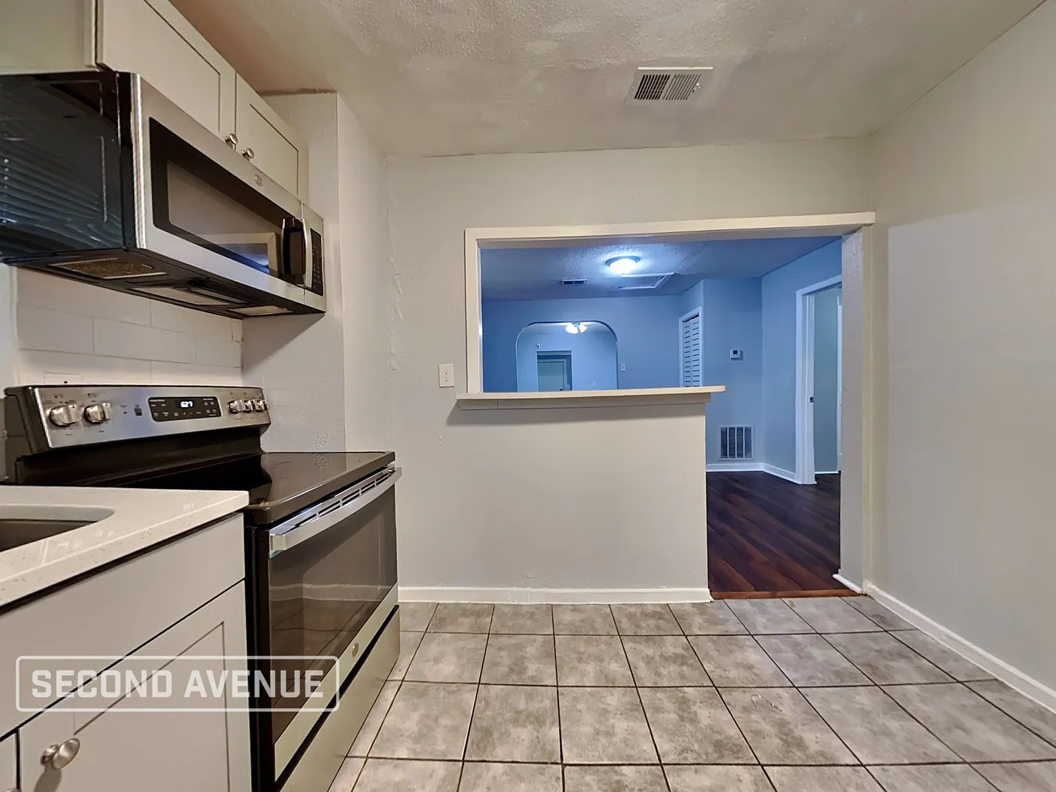 3 bed, 2.0 bath, 1296 sqft, $1,425 — Photo 2