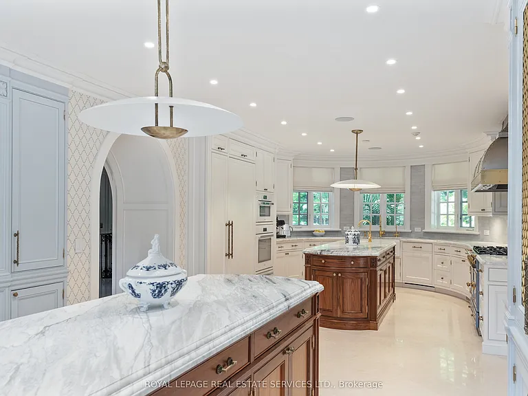 108 Sandringham Dr — Photo 12