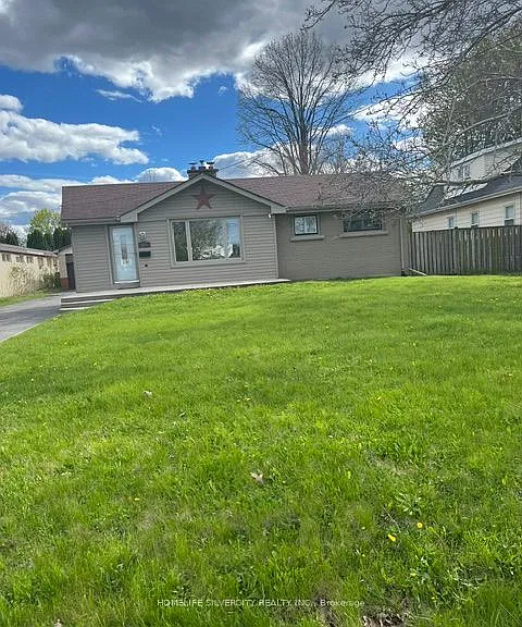 298 Barton St — Photo 1