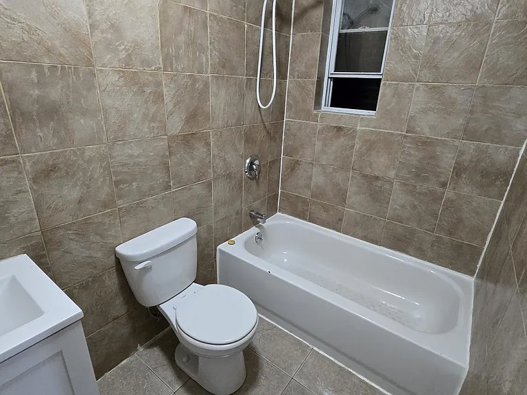 310 14th Ave #5 — Photo 14
