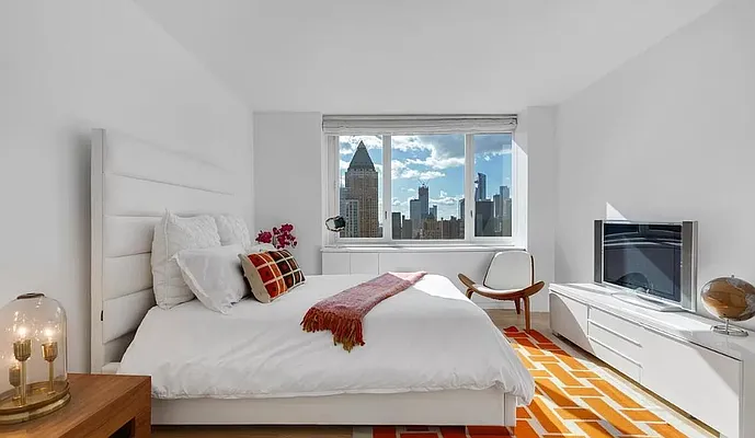 Rented by NY Living Solutions | media 22