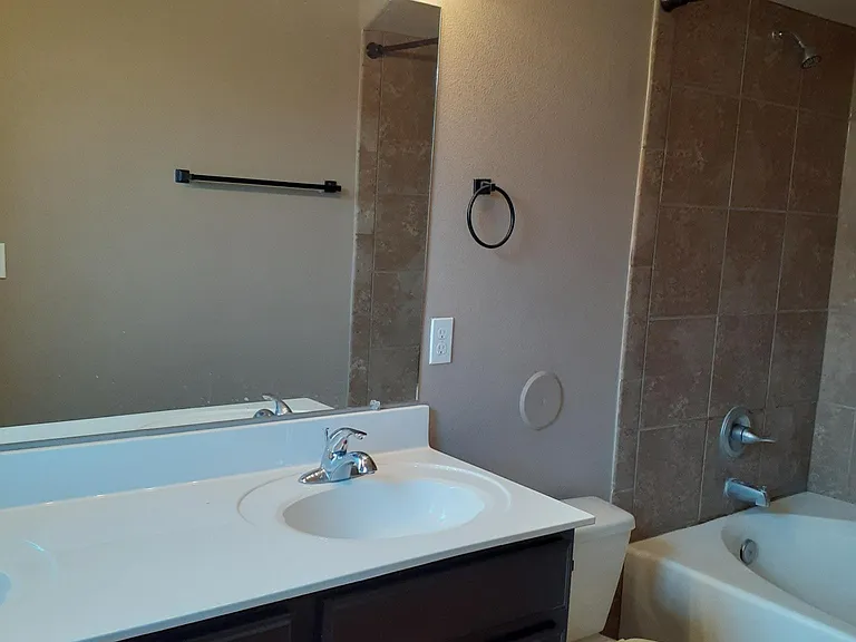 12928 Hueco Cave Dr — Photo 17