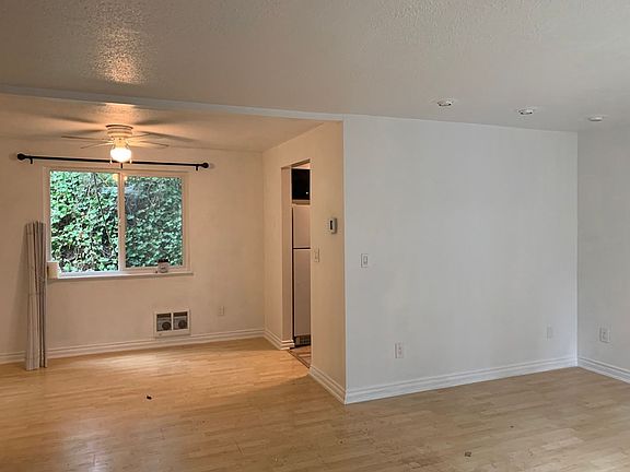 4th image of 1662 Village Park Pl