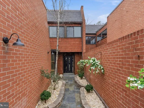 14 Malibu Ct, Towson, MD 21204