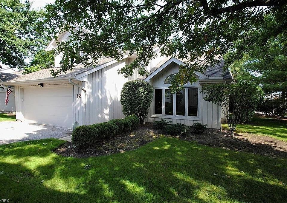 1st image of 12 Bordeaux Ln