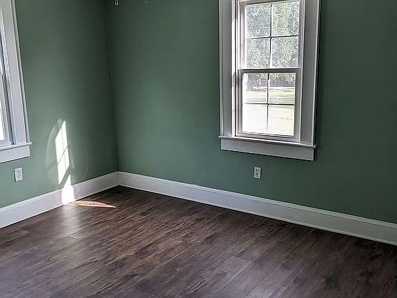5th image of 2318 32nd St NE